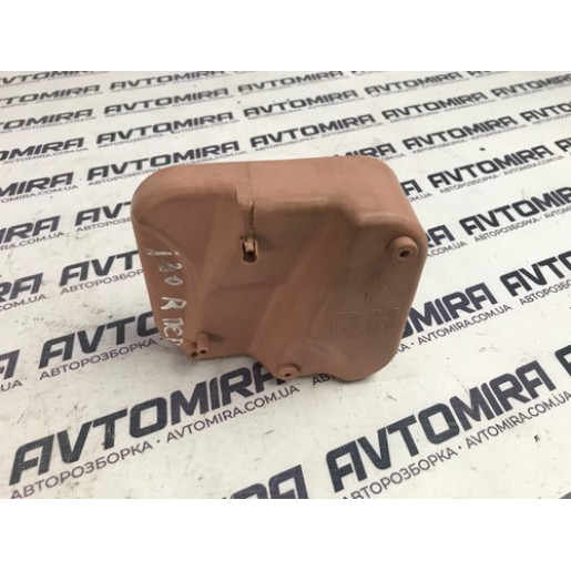 Кронштейн карти дверей передніх правих Hyundai i30 2007-2012 823942L010